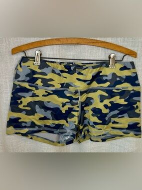 Fleo OG - 2.5” inseam Women's Camo Athletic Shorts - Olive & Gray XL